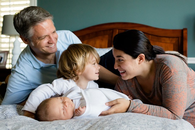 Tips til at tackle den første tid som nybagte forældre